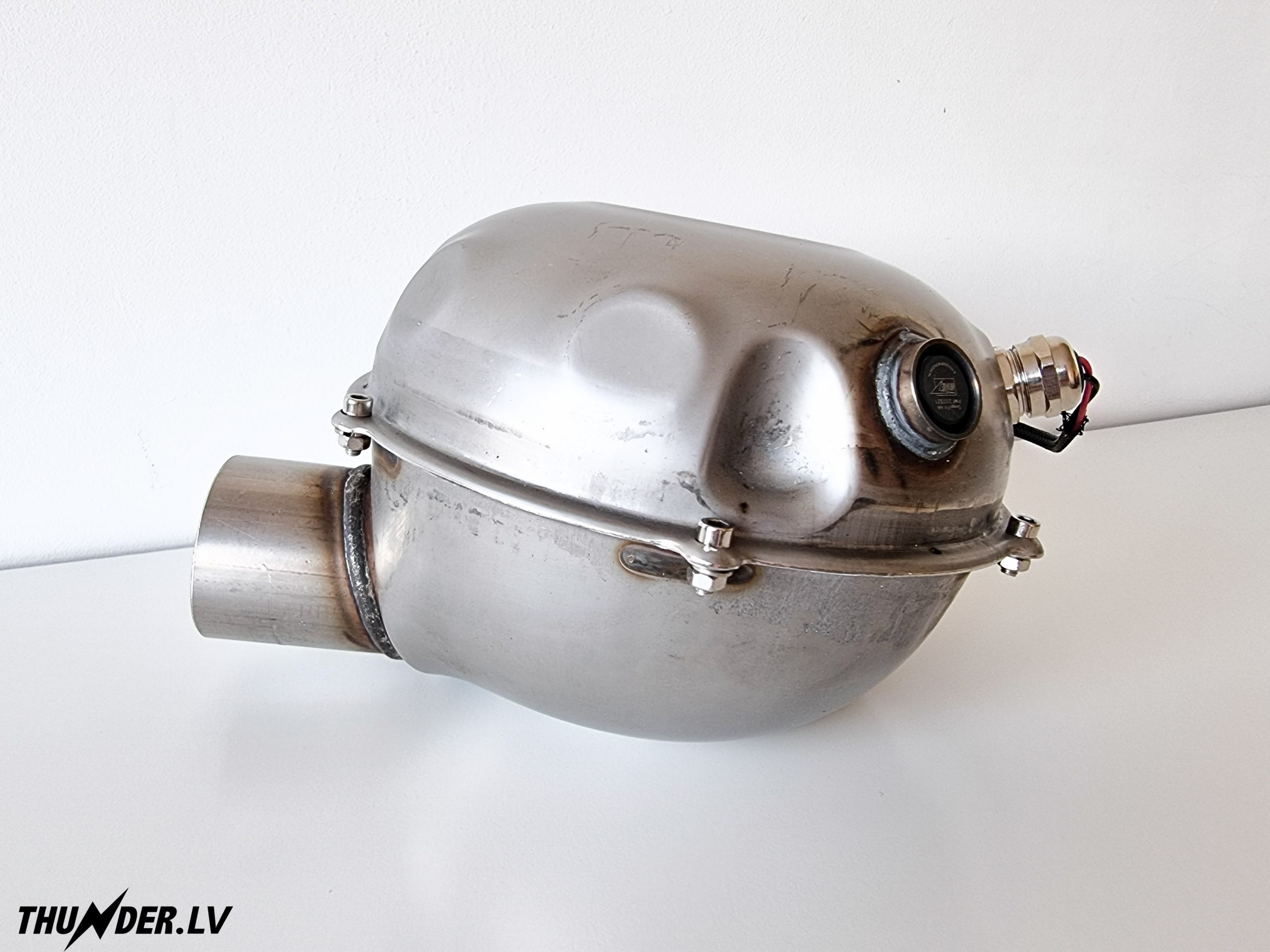 Thunder sound generator